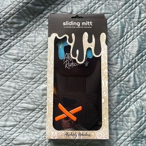 Absolutely Ridiculous sliding mitt - pushin p model.  Std size.  New in box!